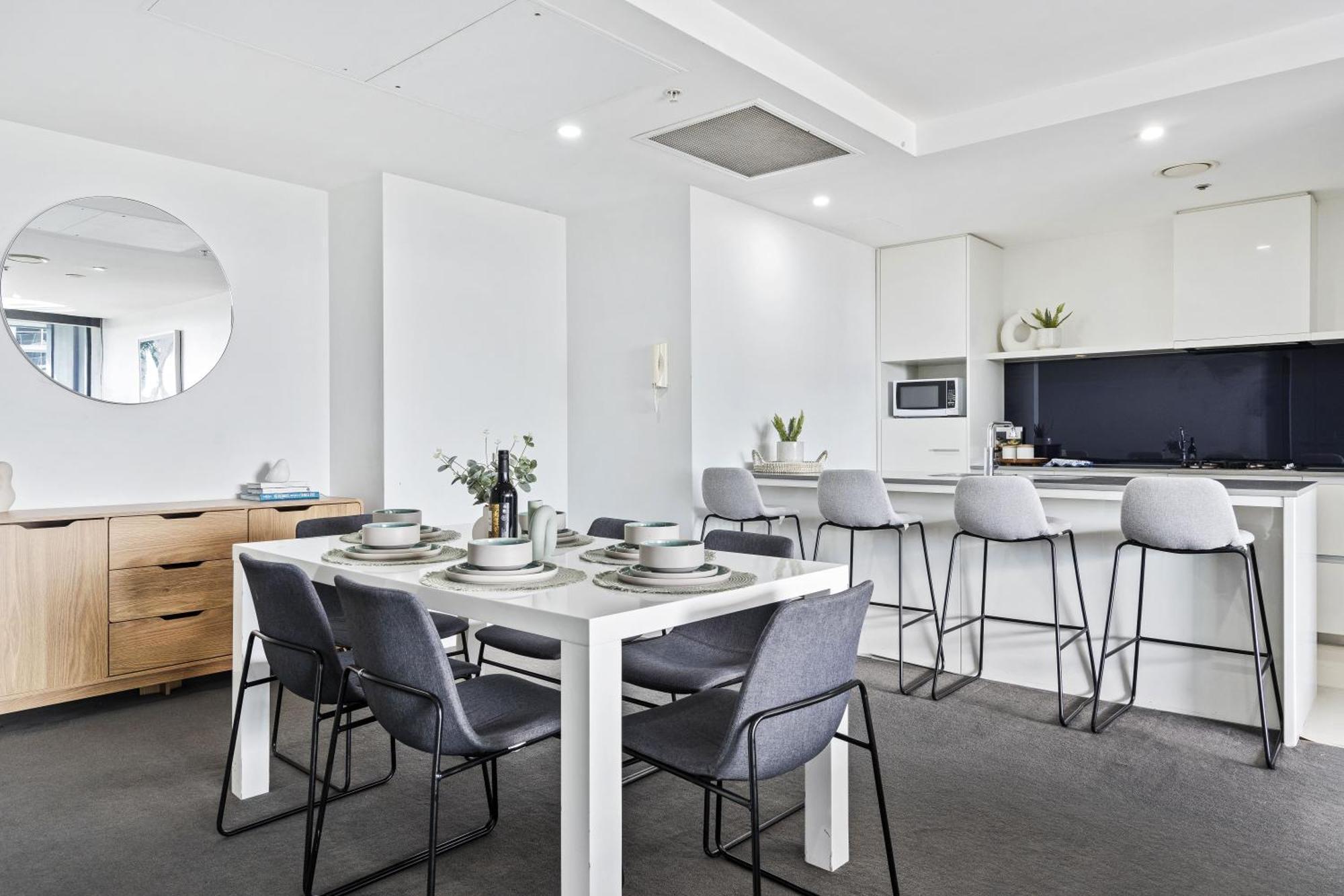 Circle On Cavill Surfers Paradise Mid Week Madness Deal - Q Stay Gold Coast Exterior photo